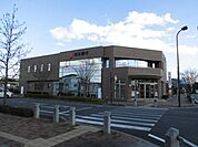 銀行「百五銀行まで1100m」