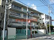 茨木市立中津小学校 922m