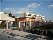 茨木市立東中学校 858m