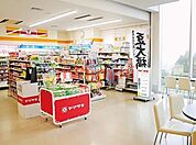 Yショップ大阪学院大学店 562m