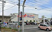 万代高槻春日店 669m