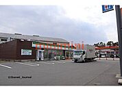 ファミリーマート茨木西河原店 278m
