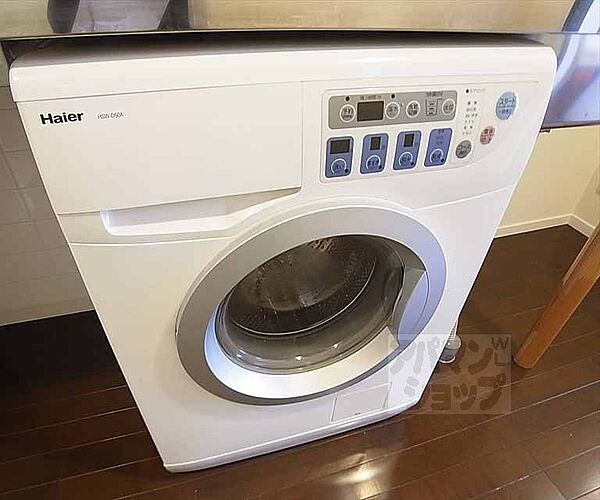 画像10:キッチン下にドラム式洗濯機が付いております。