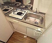 コンパクトなキッチンです