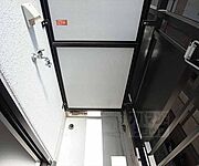 バルコニーに洗濯機が設置可能です。