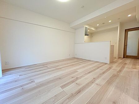 ●内装は、あたたかみ&やわらかい印象をもった色味で施工されています。