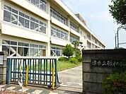 小学校「市立敬和小学校まで640m」