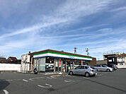 コンビニ「ファミリーマート津結城神社前店まで795m」