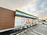 コンビニ「ファミリーマート津藤枝東店まで740m」