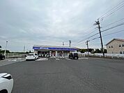 コンビニ「ローソン津神戸店まで985m」