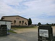 小学校「市立一身田小学校まで2300m」