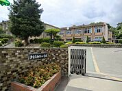 小学校「市立西が丘小学校まで490m」