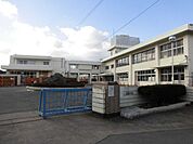 小学校「津市立一志西小学校まで1550m」