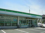 コンビニ「ファミリーマートまで450m」