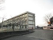 中学校「鈴鹿市立創徳中学校まで1917m」