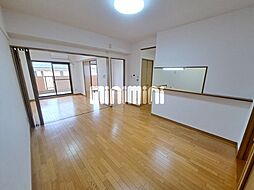 マンションピースフル 2階3LDKのリビング/ダイニング