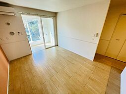 アムール 1階1LDKのリビング/ダイニング