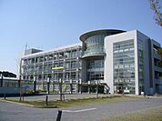 役所「河芸総合支所まで1700m」