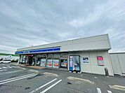 コンビニ「ローソン鈴鹿三日市町店まで318m」