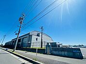 中学校「鈴鹿市立神戸中学校まで1562m」