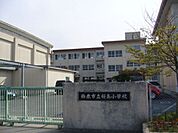 小学校「鈴鹿市立桜島小学校まで789m」