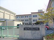 小学校「鈴鹿市立桜島小学校まで1670m」