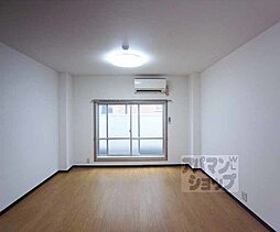 京都市営烏丸線 くいな橋駅 徒歩6分の賃貸マンション 1階ワンルームのリビング/ダイニング