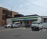 ファミリーマート京都薬科大学前店まで350m