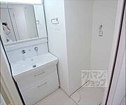 洗面所です。シャンプードレッサー付いてます