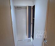 分かりにくいですが、下駄箱です。