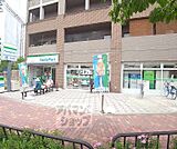 ファミリーマートＪＲ太秦駅前店まで700m