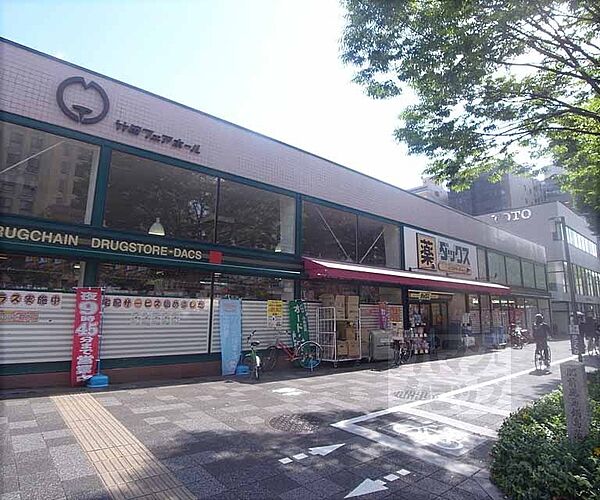 画像28:ダックス 御池店まで400m 京都府下54店舗のネットワーク、ダックスは健康で豊かな　暮らしをサポートします。