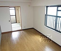 近鉄京都線 上鳥羽口駅 徒歩14分の賃貸マンション 3階2LDKのリビング/ダイニング