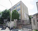 川岡小学校まで1200m