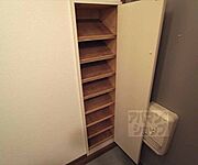 靴箱が玄関すぐにあります