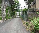 前面道路です