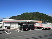 コンビニ「セブンイレブン秦野河原町店まで699m」