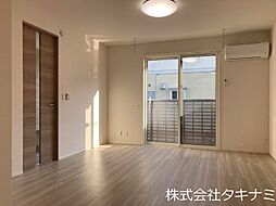 Alhambra　Un A102 1階ワンルームのリビング/ダイニング