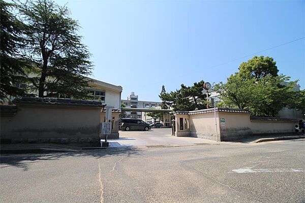 画像18:下関市立豊浦小学校（933m）