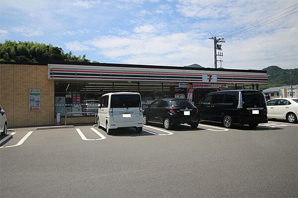 画像17:セブンイレブン 下関長府江下町店（665m）