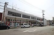 長府郵便局（135m）