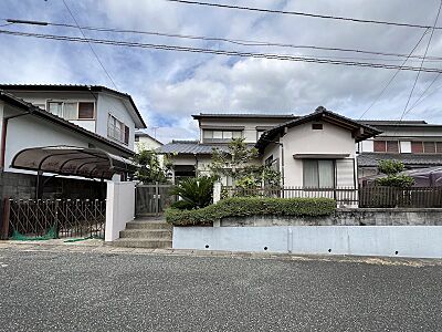 外観：カーポートつきの物件です