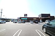 ウェスタまるき 厚狭店（234m）