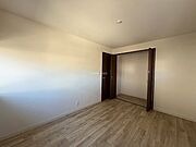 2F洋室。2階の各部屋にクローゼットがあります