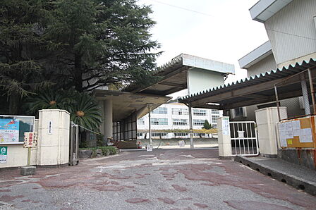 下関市立養治小学校(701m)