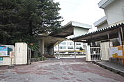 下関市立養治小学校（701m）