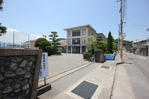 画像18:中学校「徳島市立津田中学校まで1294m」