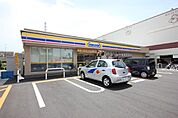コンビニ「ミニストップ徳島南二軒屋町店まで685m」