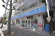 コンビニ「ローソン徳島山城町店まで121m」