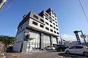 銀行「四国銀行徳島中央支店まで1096m」
